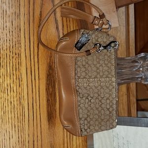 EUC COACH SIGNATURE JACQUARD & LEATHER WRISTLET